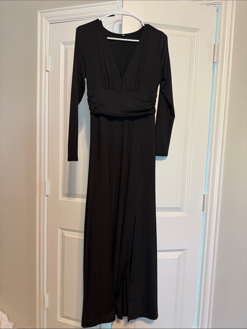 Black Long Sleeve V-Neck Maxi Dress - Classic Women's Evening Dress